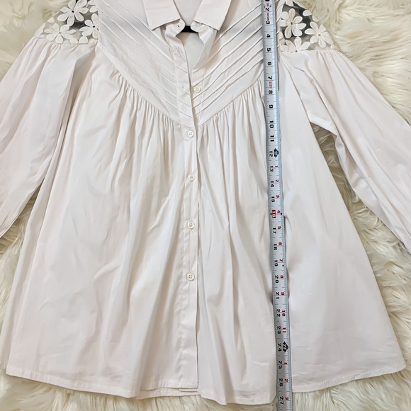 Lumie blouse with panels and lace detail - Picture 3 of 7